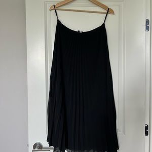 Aritzia Babaton pleated midi skirt
